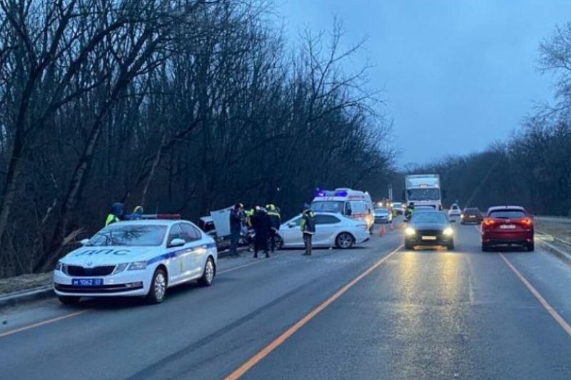 В аварии на Кубани пострадали двое детей