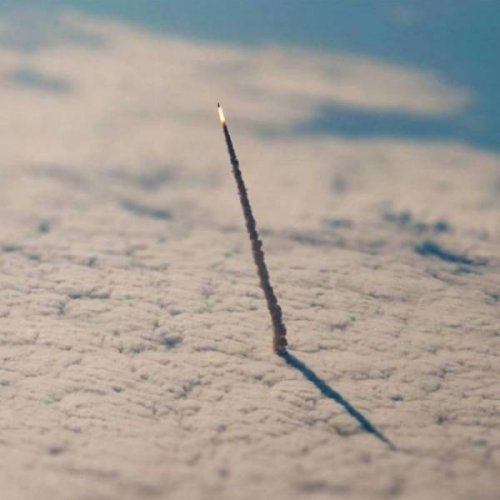 Космический челнок американского агентства NASA, покидающий атмосферу Земли. интересное, интересные снимки, снимки