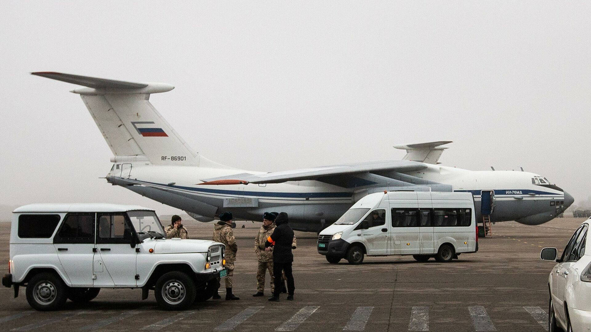 Самолет в казахстан. Ил 76 Казахстан ВКС. Ил 76 Путина. Ил-76 военно-транспортный Сирия. Транспортные самолеты России.