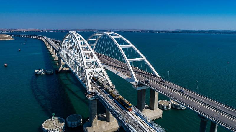 Офицер НАТО заявил о желании Киева ударить по Крымскому мосту 9 мая Новости
