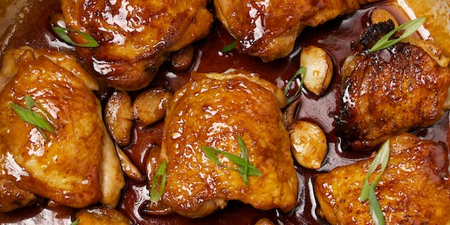 10 рецептов тушёной курицы, которая соберёт за столом всю семью ложки, сковороде, чайной, тушите, разогрейте, крышкой, курицу, примерно, Курица, тушенная, растительного, масло, перец, нарежьте, кусочками, Добавьте, среднем, ложка, перемешайте, накройте