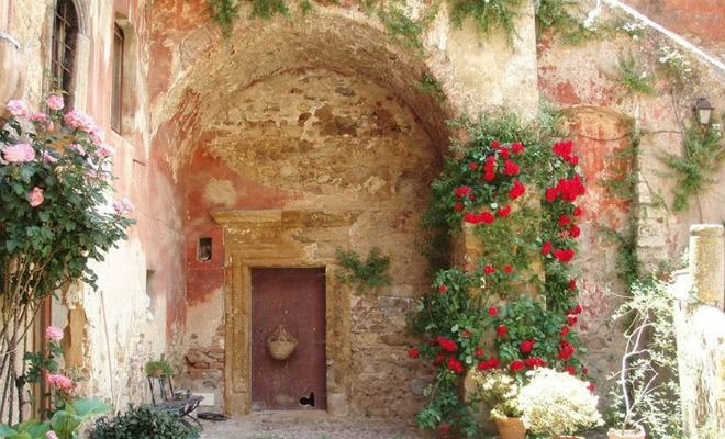 Как устроены дома в Италии, которые продаются за 1 евро