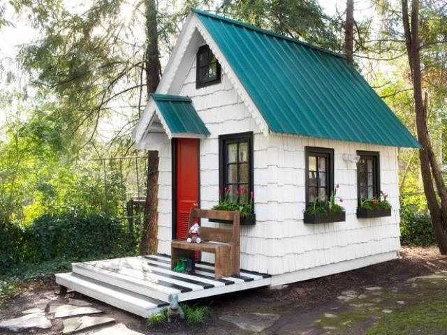 awesome-outdoor-kids-playhouses-to-build-this-summer-20