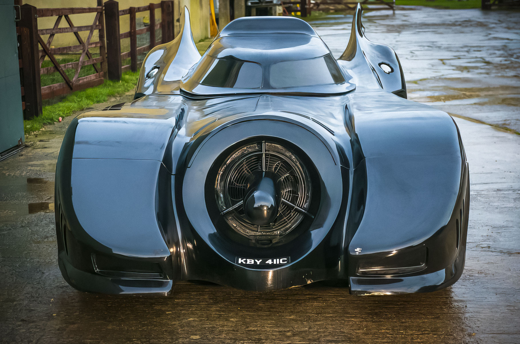 На продажу выставили «Бэтмобиль», на котором можно ездить по дорогам общего пользования Новости