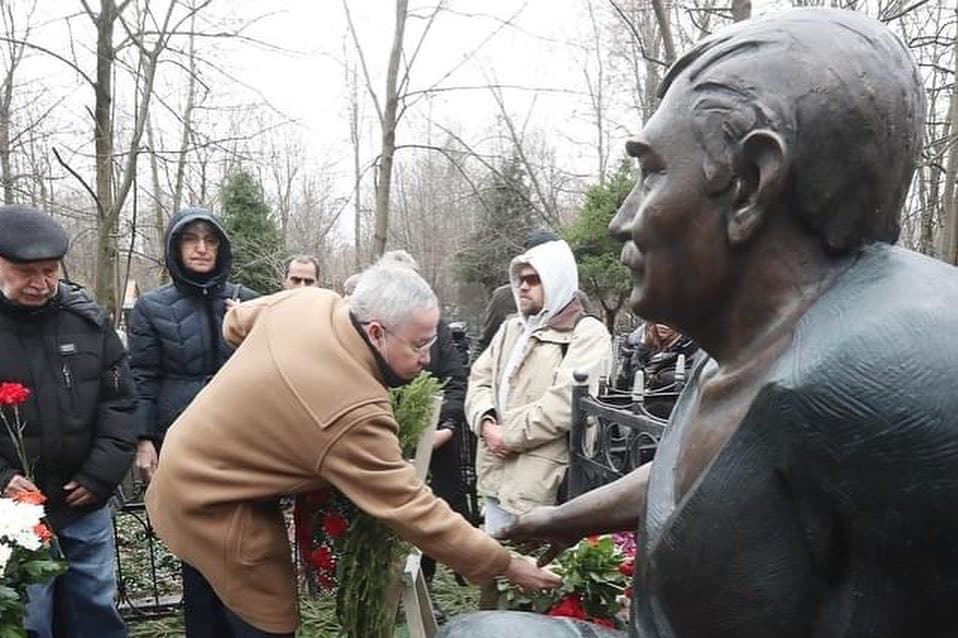 Могила Джигарханяна Фото