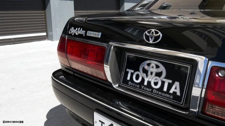 Toyota Crown 3.0 Royal Saloon Mild Hybrid - Обгоняя время Crown, Royal Saloon, toyota