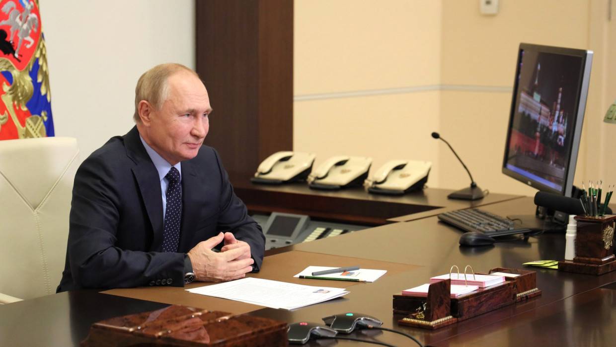 Путин наградил главу якутского улуса Лукина медалью «За спасение погибавших» Политика