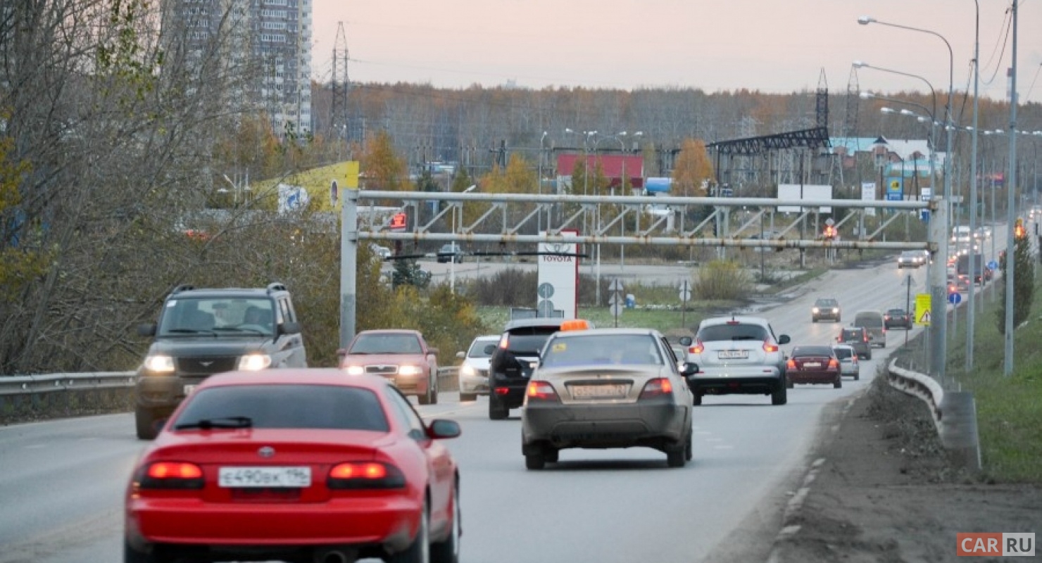 Сухо и комфортно: хитрый способ убрать мокрый зонт в авто