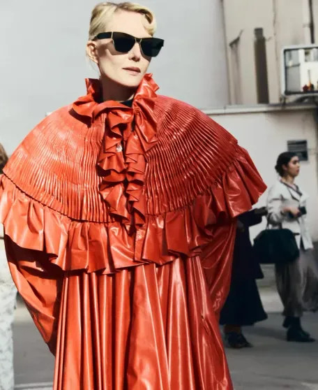 Рената Литвинова выгуляла модные образы на показах в Париже ЛитвиноваРената, Рената, Литвинова, подиум, актриса, вышла, чёрном, Riches, Enfants, Gaultier, Demeulemeester, пришла, рамках, Недели, показе, ранее, Chanel, принадлежит, Chloe, Schiaparelli