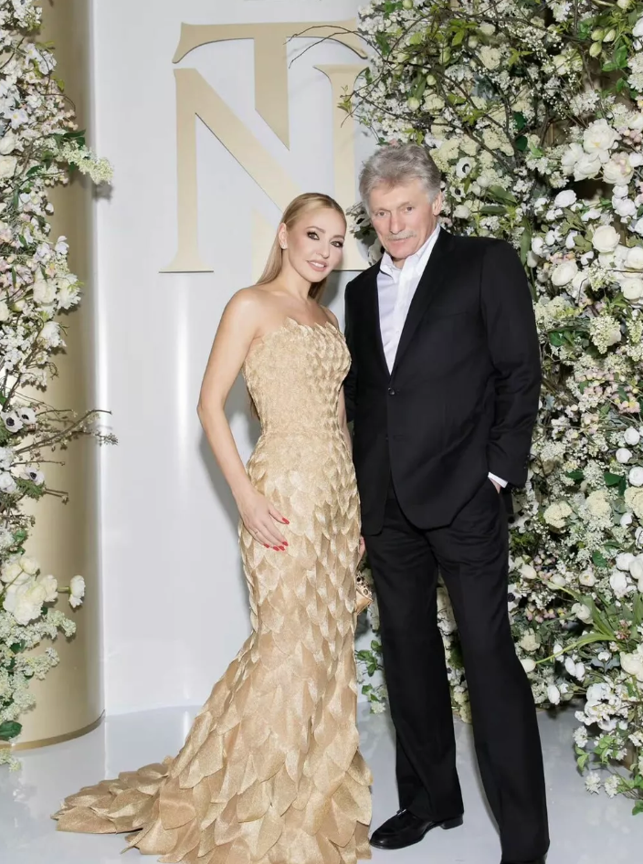 Сияет ярче звезд: Татьяна Навка показала, как отметила день рождения с мужем Дмитрием Песковым Навка, Татьяна, дарит, лучше, рождения, президента, также, Песков, числе, Дмитрий, покоя, часто, считаю, женой, ледовых, исполнился, чемпионка, олимпийская, всего, звезды