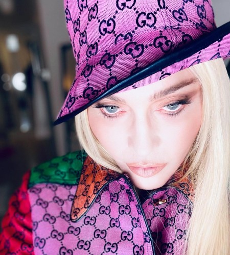 Мини-шорты и колготки в сетку: Мадонна в провокационном образе на премьере своего фильма Madame X Звезды,Новости о звездах