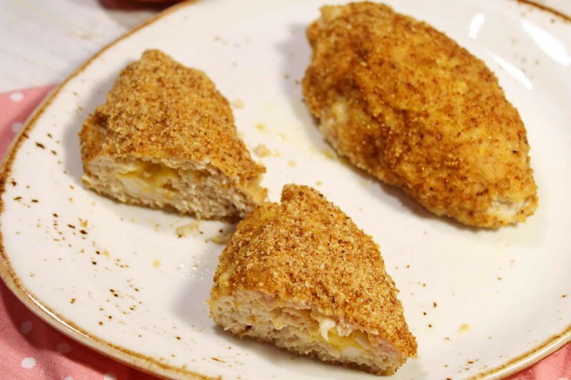 Куриные зразы с начинкой из сыра и яйца Куриные зразы с начинкой из сыра и яйца видео рецепт, еда, зразы, котлеты, курица, рецепт, фарш
