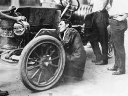 Автомобильный стартер: заводная рукоятка и одна смерть Автомобильный стартер: заводная рукоятка и одна смерть автомобили