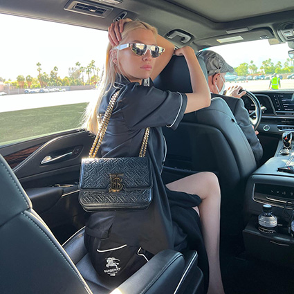 Ирина Шейк провела выходные со Стеллой Максвелл и Рикардо Тиши на фестивале Coachella Ирина Шейк провела выходные со Стеллой Максвелл и Рикардо Тиши на фестивале Coachella Новости