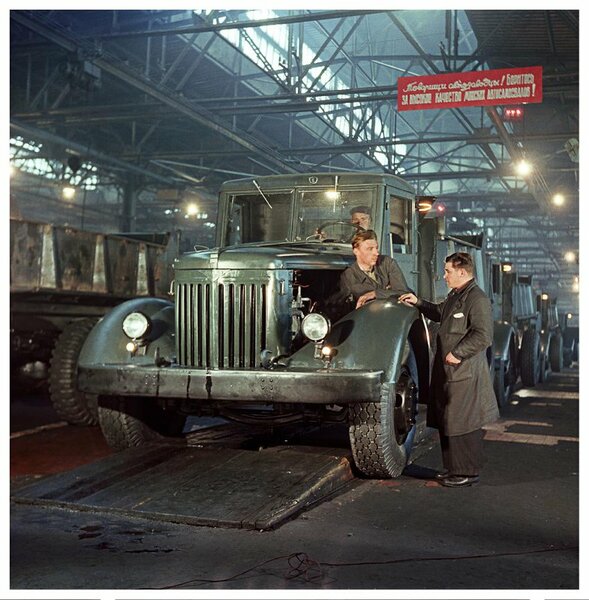 14 фотографий с автомобилями времен СССР 14 фотографий с автомобилями времен СССР авто