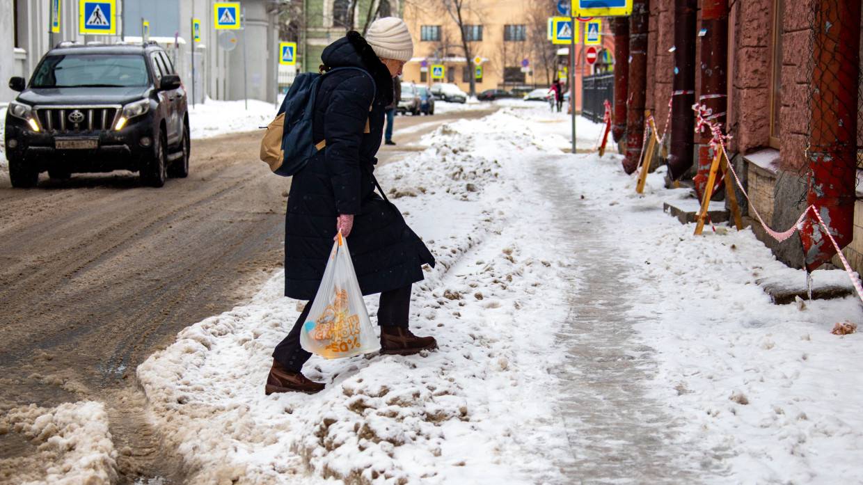 Петербуржцы продолжают жаловаться на плохую уборку снега в городе