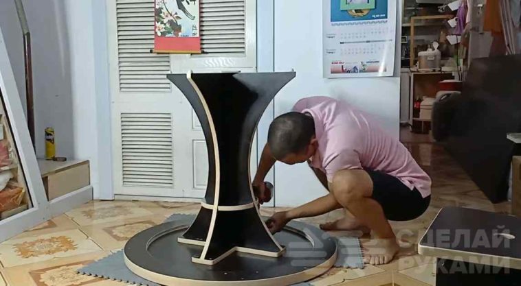 Самодельный фанерный стол с набором стульев