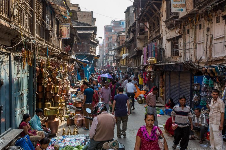 Неизвестные Гималаи в объективе путешественника площадь, площади, торговцы, можно, Катманду, здесь, паломники, Дурбар, избежать, утром, ранним, заполняют, храмов, времена, самом, средневековые, воплощении, сидят, ужасающем, несколько