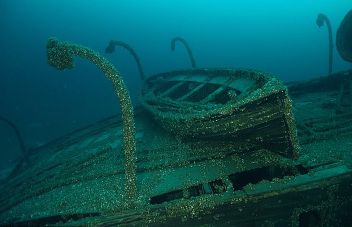Дайверы нашли судно, затонувшее 90 лет назад, на котором сохранилось всё, даже автомобиль Chevrolet 