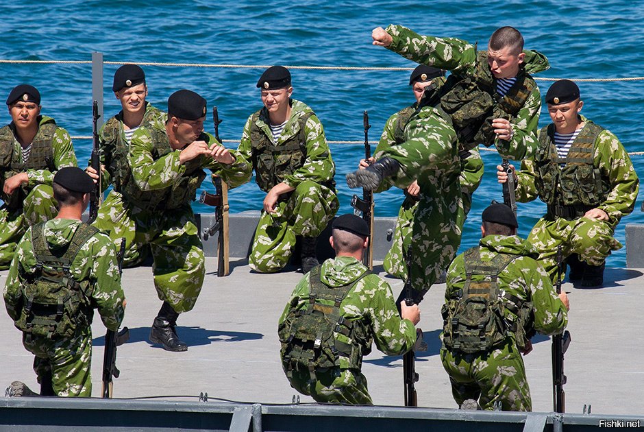 Западное издание включило российских морпехов в пятерку лучших 