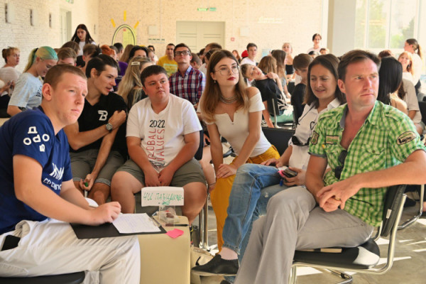 Севастопольские власти помогают молодежи с реализацией инициатив 