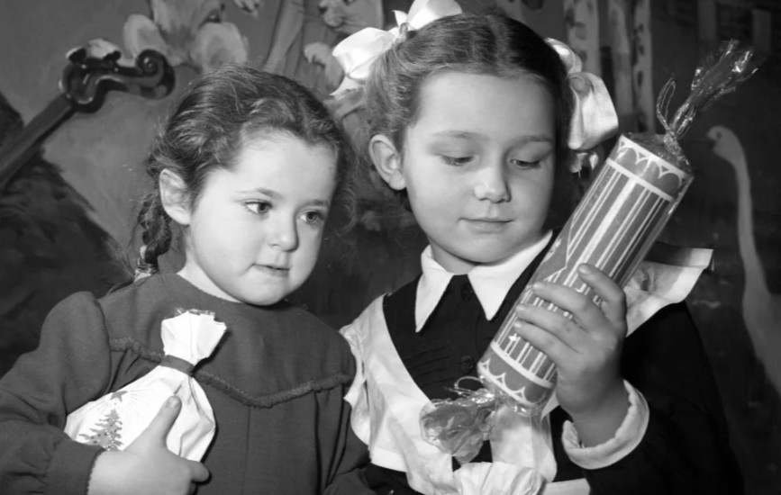 «Конфеты от Деда Мороза», как в СССР появилась традиция сладких новогодних подарков дед мороз,дети,елка,история,новый год,подарки