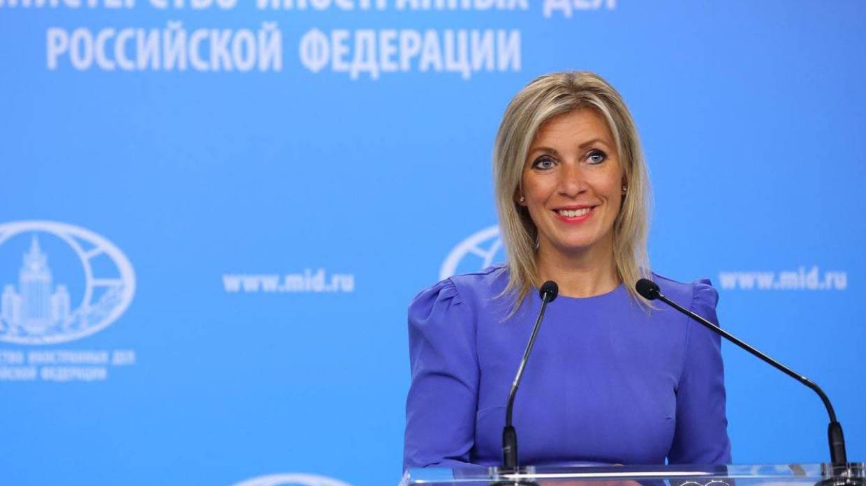 Мария Захарова решила новогодним нарядом поддержать отечественного производителя