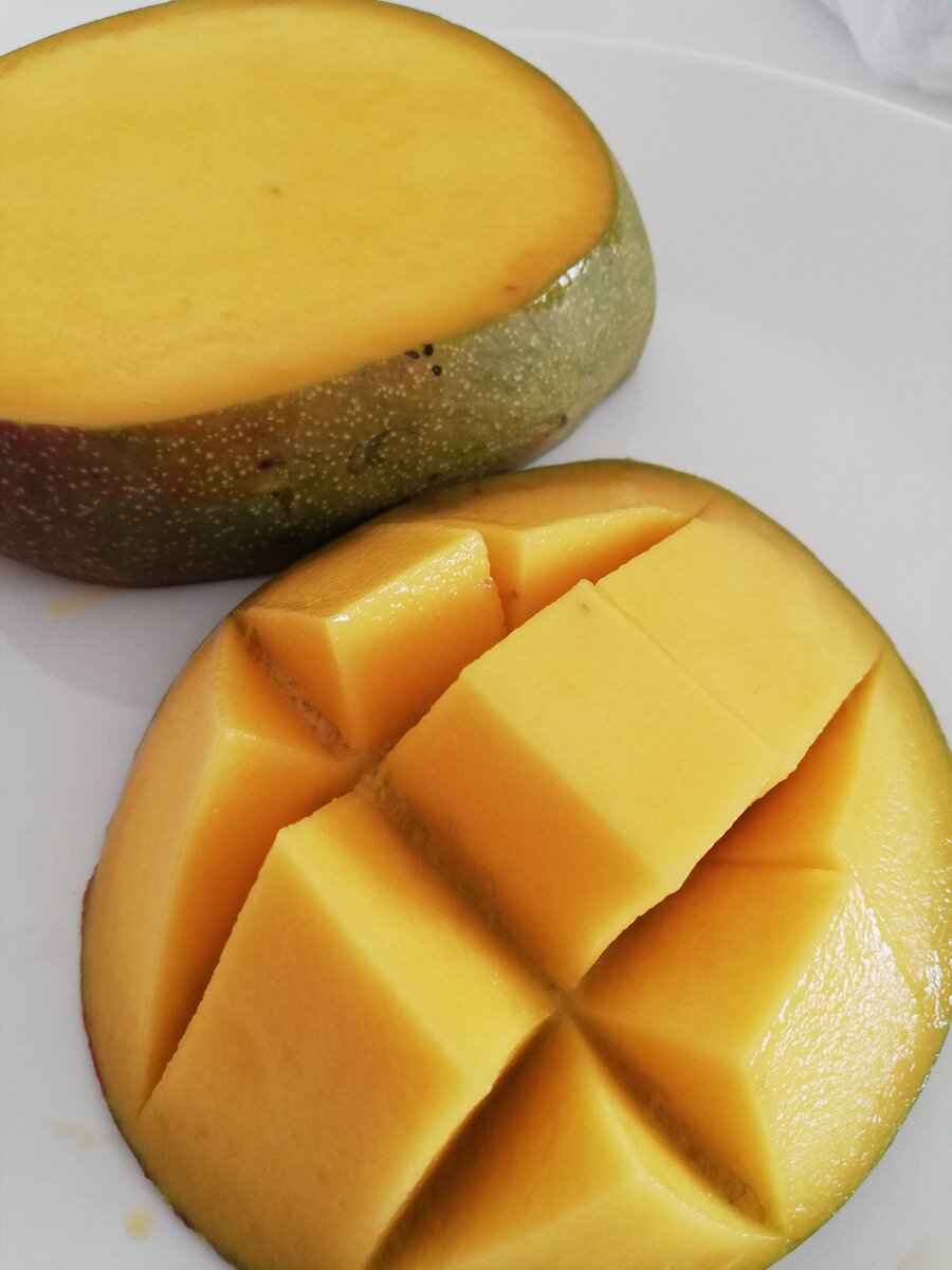 Любые фрукты можно добавить в кашу. Например, манго. Фото автора. 