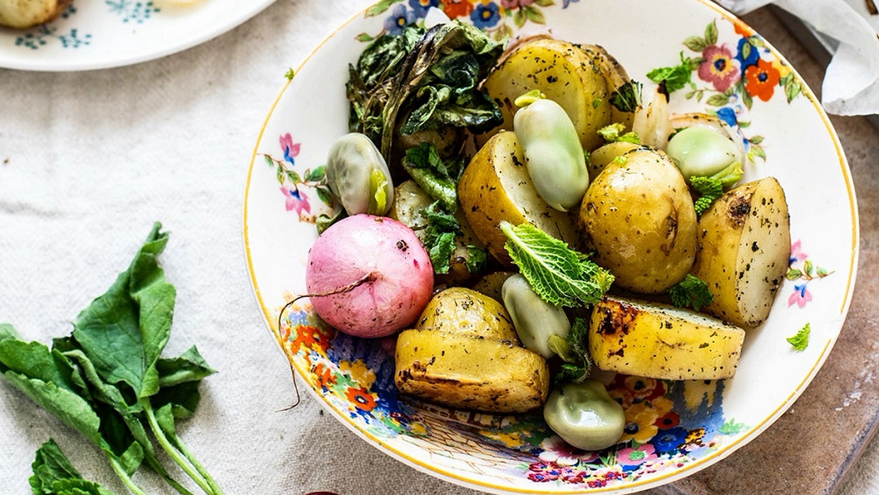 pf-monikagrabkowska9-baked-vegetable-salad-with-cooked-broad-bean-7-jj