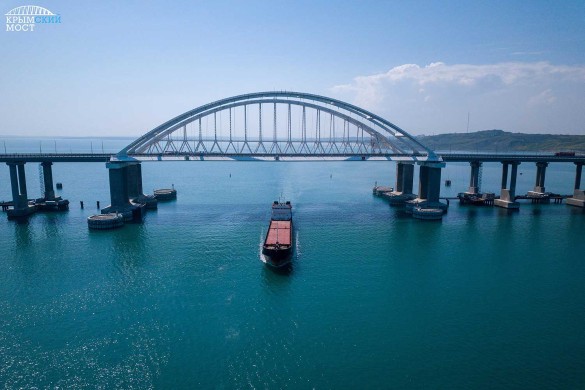 Скоро по Крымскому мосту поедут поезда. Фото: most.life