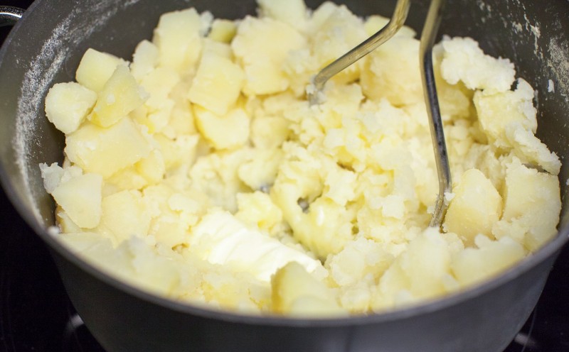 Как сделать картофельное пюре вкуснее: 5 способов картофель, добавьте, слейте, сливочного, горячего, жирностью, сливок, подсоленной, сварите, молоко, масло, молока100, разомните, вкусуПриготовлениеОчищенный, масла150, картофеля100, нарезанный, оберните, чеснока, фольгой