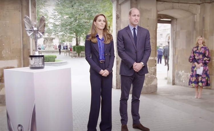 Кейт Миддлтон и принц Уильям вручили особенную награду сотрудникам службы здравоохранения Кейт Миддлтон и принц Уильям вручили особенную награду сотрудникам службы здравоохранения Монархи,Британские монархи