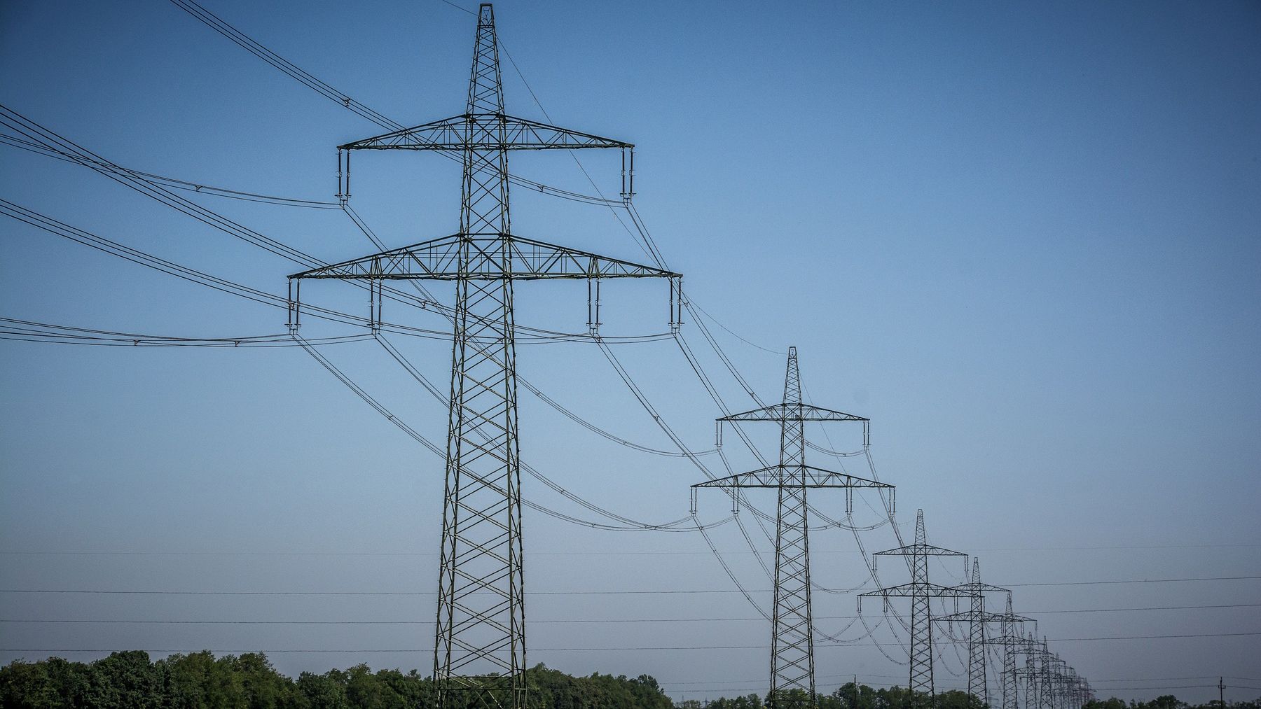 Неустановленное взрывное устройство сбросили на электроподстанцию Суджа под Курском