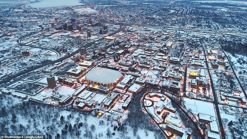 Где бывают восьмиметровые сугробы: 10 самых снежных городов нашей планеты