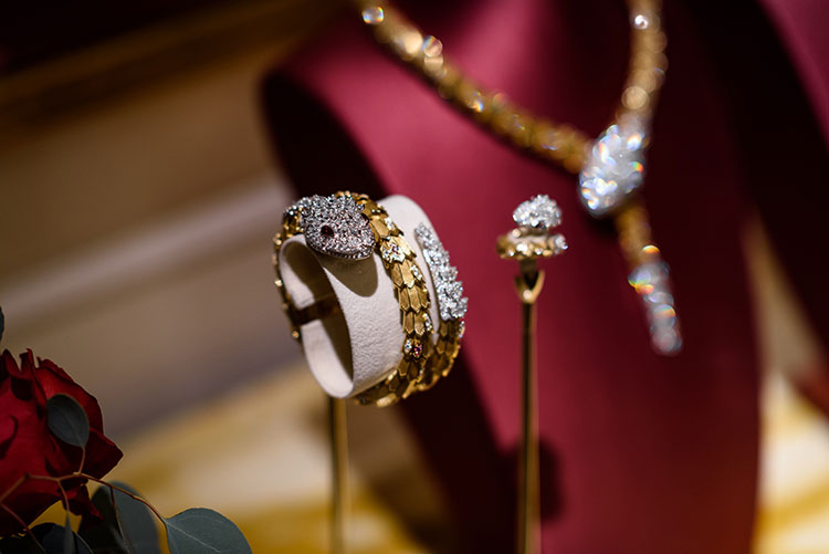 Светлана Бондарчук, Полина Киценко и другие на необычной выставке ювелирного бренда Светлана Бондарчук, Полина Киценко и другие на необычной выставке ювелирного бренда Звезды,Новости о звездах