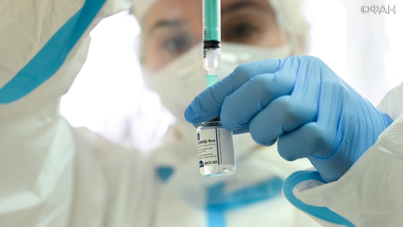 Совместное испытание вакцин AstraZeneca и «Спутник Лайт» одобрили в России