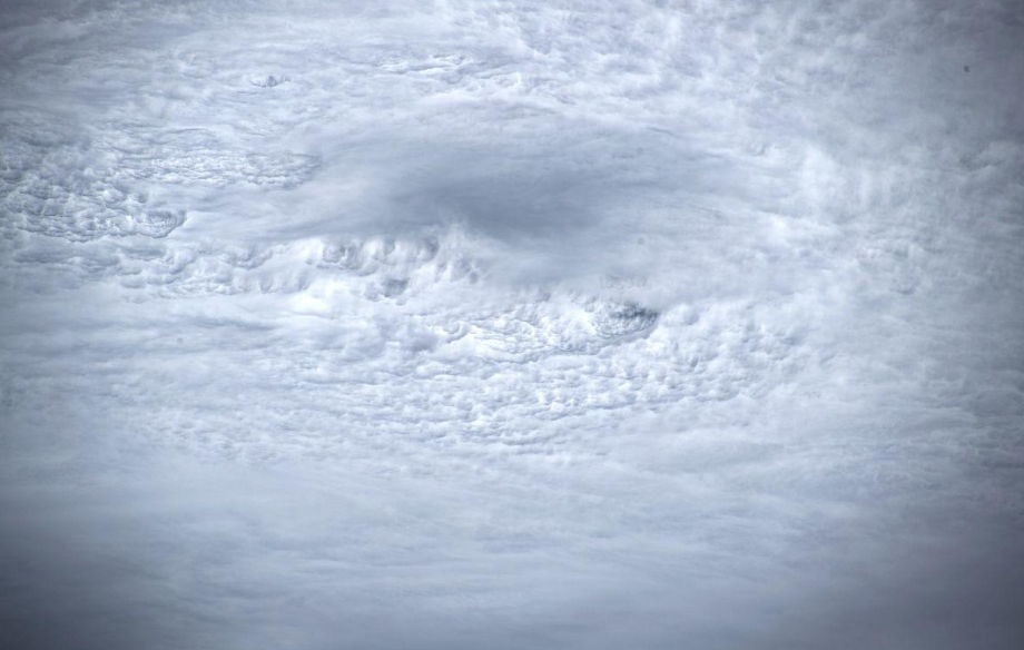 Фотографии ужасающего урагана «Дориан», сделанные с борта МКС 