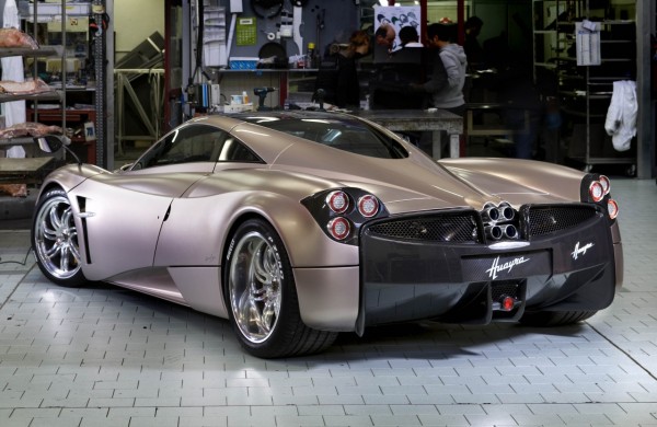 Супер-кар Pagani Huayra за миллион евро