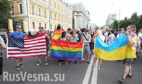 Марш извращенцев начался в центре Киева