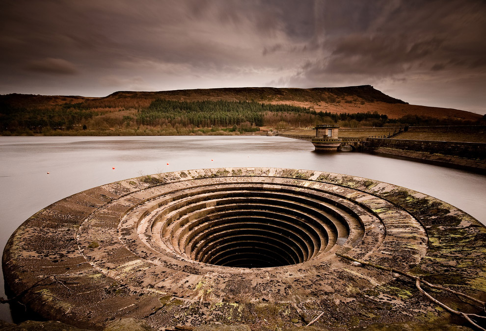 Ледибауэр (анг. Ladybower) — Y-образное водохранилище