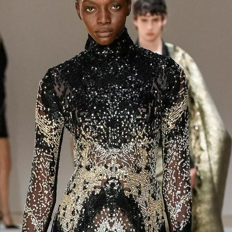 Потрясающая коллекция ELIE SAAB Haute Couture Осень/Зима 2022-2023 солнце, момент, Потрясающая, каждом, решеткиОбъемные, стразамиСетки, пайетками, бисером, узорах, наряде, Геометричность, деграде, кристаллов, узоры, перьев, элементы, отдельные, бахрома, мотивов, цветыЭффект