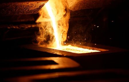 Liquid gold is poured to form gold dore bars at Newmont Mining's Carlin gold mine operation near Elko, Nevada May 21, 2014. The dore bars contain approximately 90 percent gold, 8 percent silver and 2 percent trace material. REUTERS/Rick Wilking (UNITED STATES - Tags: BUSINESS COMMODITIES)/File Photo