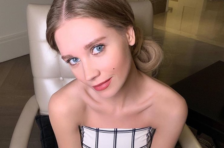 Кристина Асмус пожаловалась на мошенницу