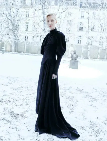 Рената Литвинова выгуляла модные образы на показах в Париже ЛитвиноваРената, Рената, Литвинова, подиум, актриса, вышла, чёрном, Riches, Enfants, Gaultier, Demeulemeester, пришла, рамках, Недели, показе, ранее, Chanel, принадлежит, Chloe, Schiaparelli