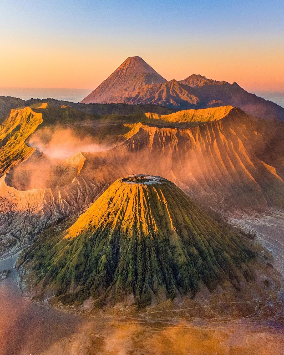 Bromo bo. Вулкан Бромо в Индонезии. Национальный парк «Бромо-Тенгер-семеру» - Индонезия. Ява вулкан. Остров Ява.