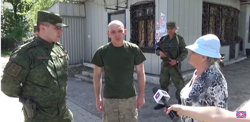 Пленного ВСУшника провели по улицам Донецка (видео) Пленного ВСУшника провели по улицам Донецка (видео)