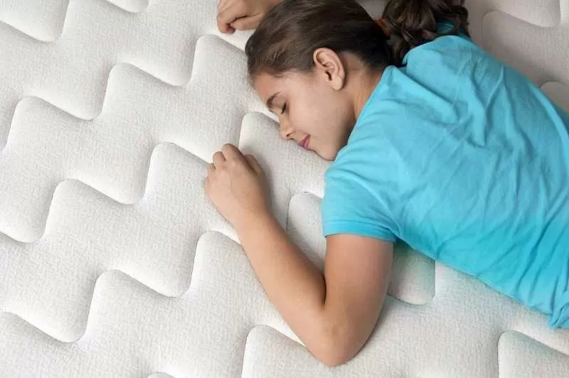 Полезно ли спать без подушки взрослому: аргументы за и против |  EkoПостель.ru