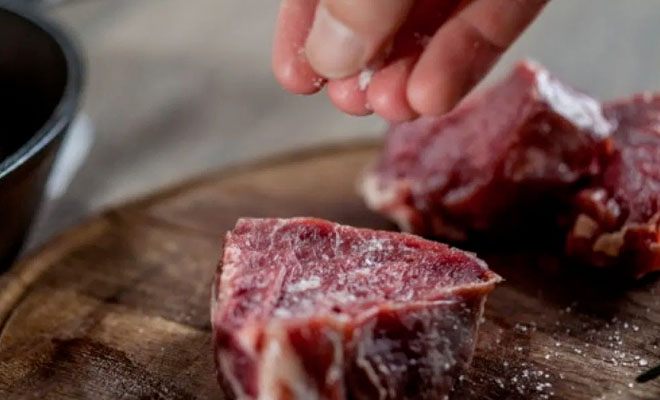 Стейк получился сухим и жестким: разбираем 8 самых частых ошибок жарки