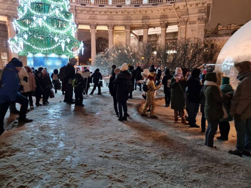 «Превратили город в свалку»: петербуржцы возмущены состоянием заваленного мусором города Общество