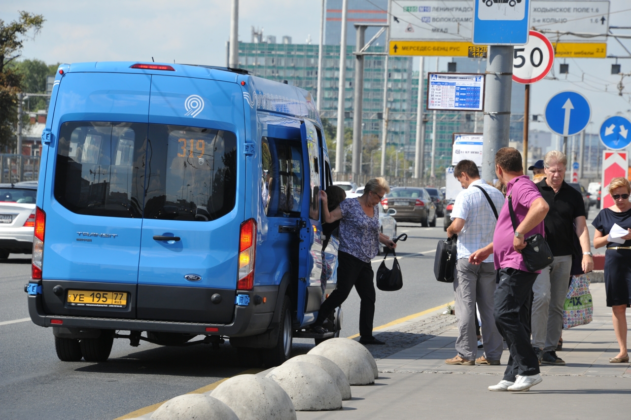 Выйти из автобуса или с автобуса 2. Автобус 192 москва. Правила в автобусе для пассажира. Выйти из автобуса или с автобуса 2. Человечки вышли из автобуса.
